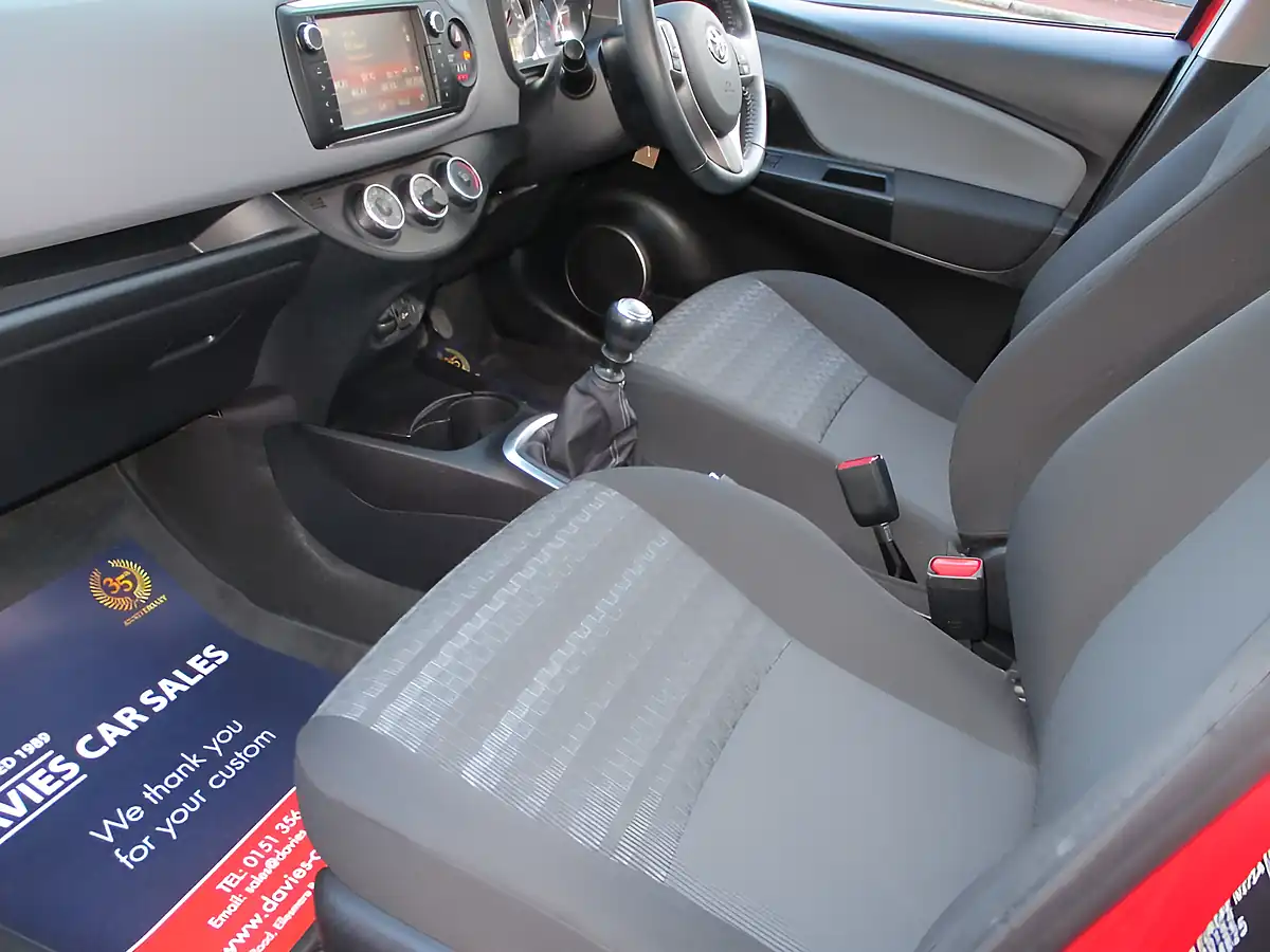 Used 2006 Toyota Yaris Icon Red - Interior and Exterior details 9