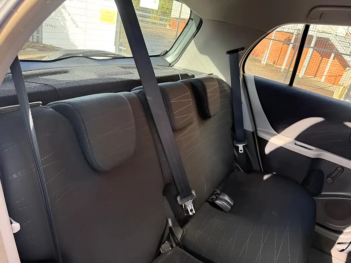 Used 2006 Toyota Yaris T3 Multimode Silver - Interior and Exterior details 13