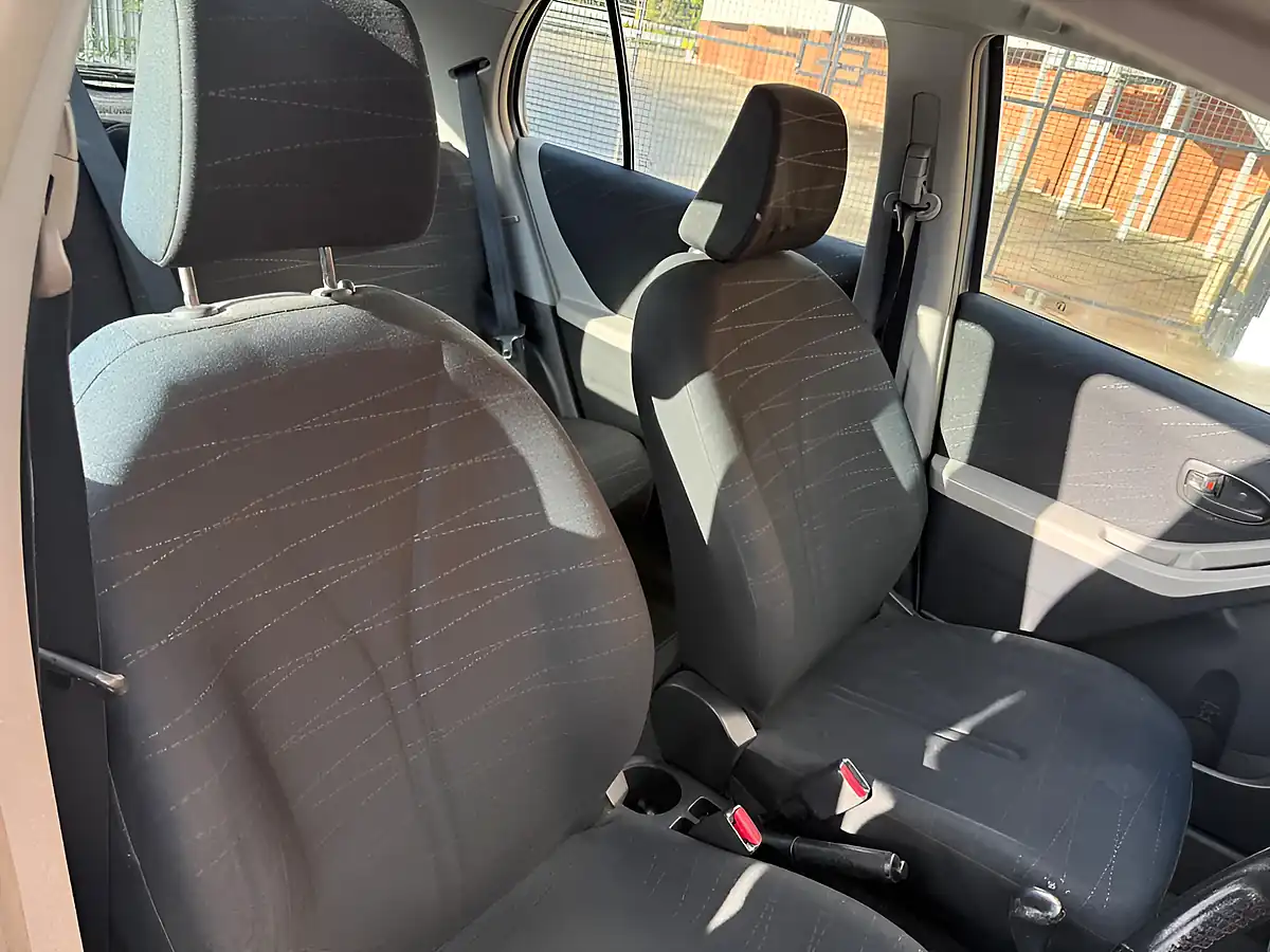 Used 2006 Toyota Yaris T3 Multimode Silver - Interior and Exterior details 14