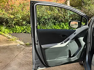 Used 2006 Toyota Yaris T3 Multimode Silver - Interior and Exterior details 15