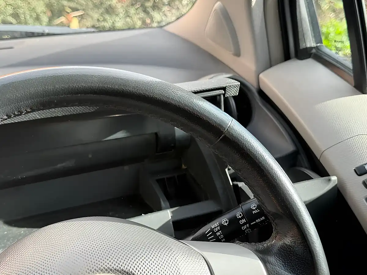 Used 2006 Toyota Yaris T3 Multimode Silver - Interior and Exterior details 19