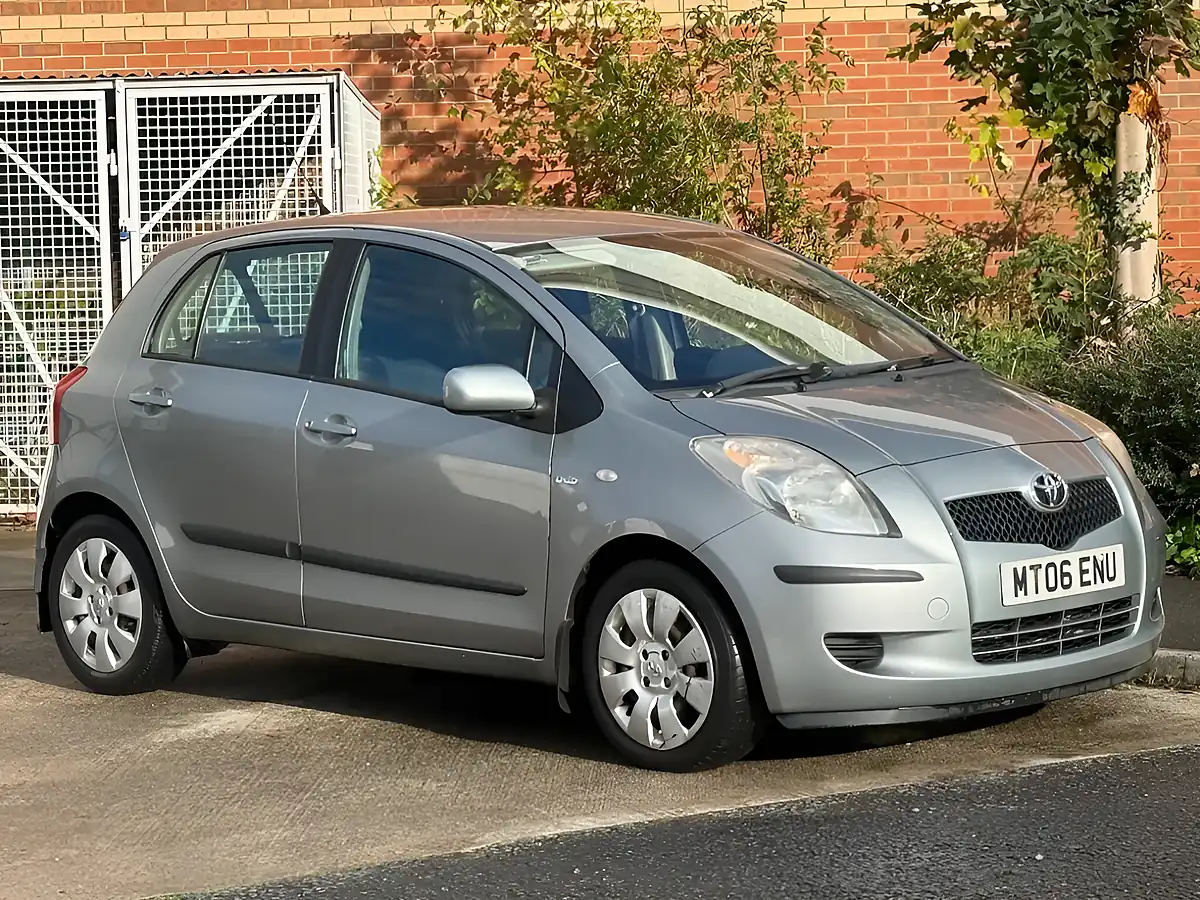 Used 2006 Toyota Yaris T3 Multimode Silver - Interior and Exterior details 4
