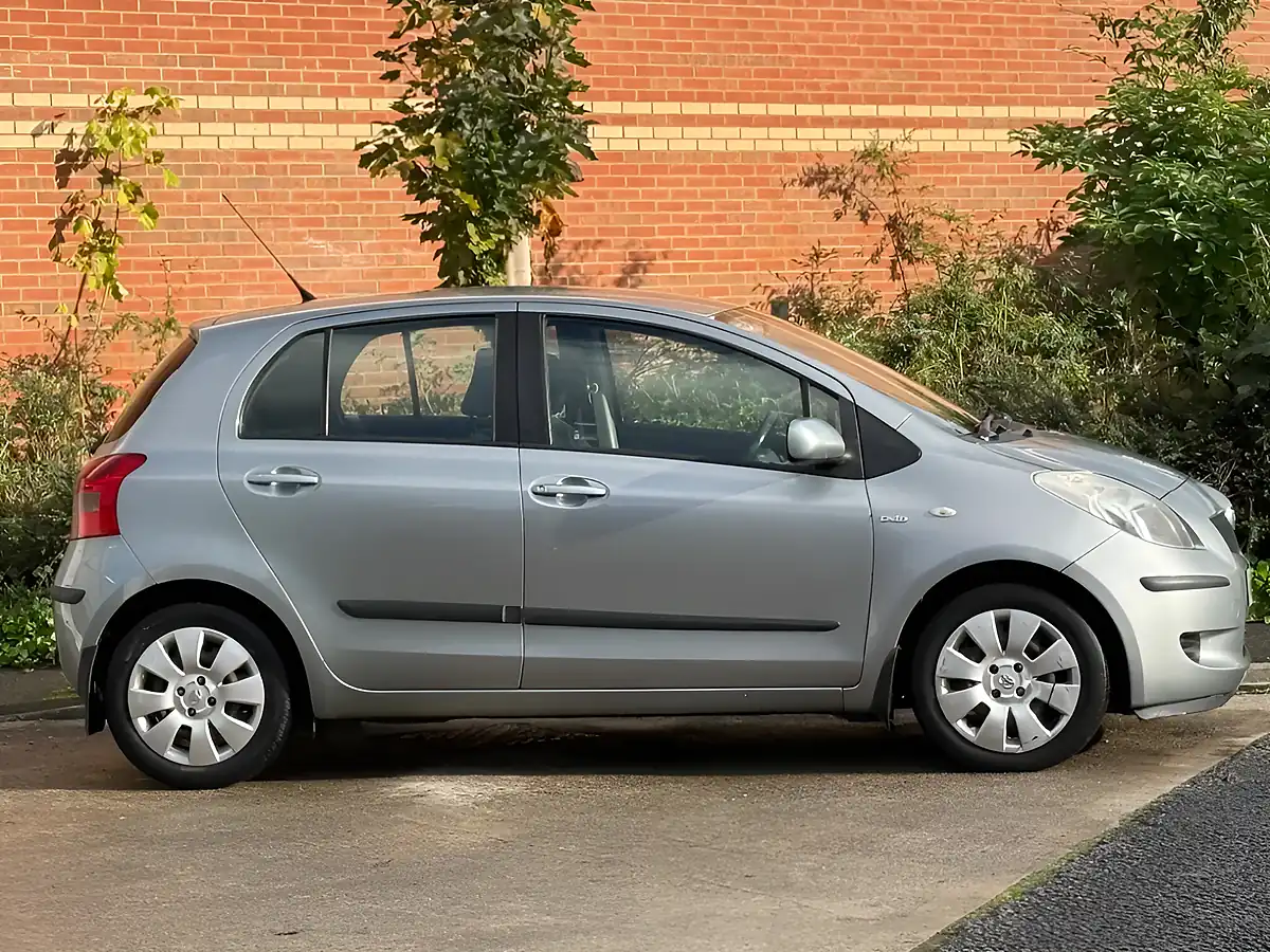 Used 2006 Toyota Yaris T3 Multimode Silver - Interior and Exterior details 5