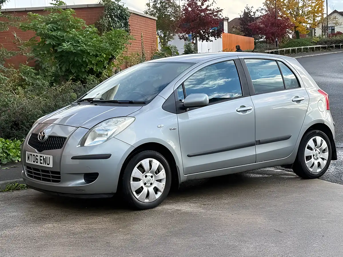 Used 2006 Toyota Yaris T3 Multimode Silver - Interior and Exterior details 7
