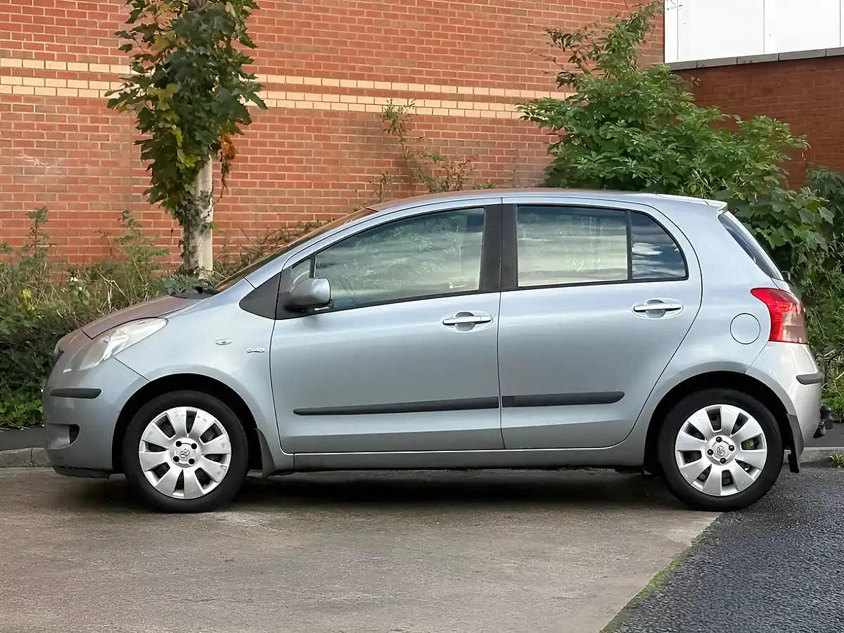 Used 2006 Toyota Yaris T3 Multimode Silver - Interior and Exterior details 8