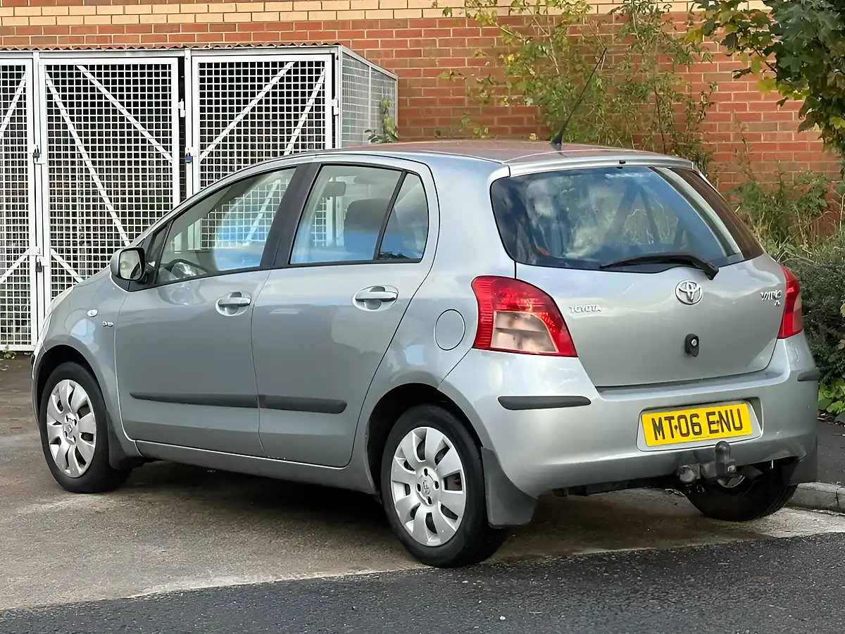 Used 2006 Toyota Yaris T3 Multimode Silver - Interior and Exterior details 9