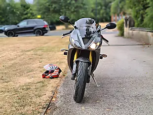 Used 2006 Triumph Daytona Standard Grey - Interior and Exterior details 11