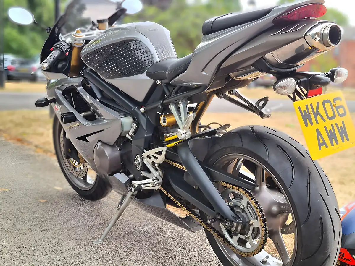 Used 2006 Triumph Daytona Standard Grey - Interior and Exterior details 12