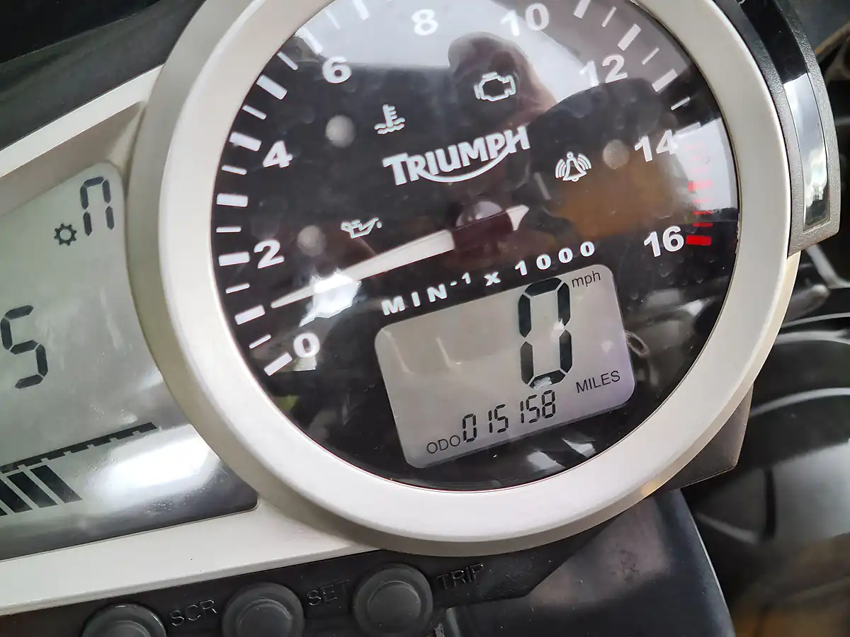 Used 2006 Triumph Daytona Standard Grey - Interior and Exterior details 13