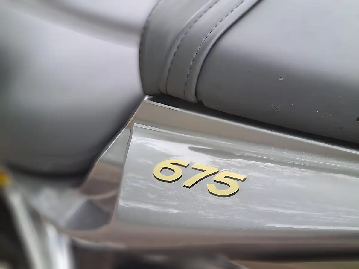 Used 2006 Triumph Daytona Standard Grey - Interior and Exterior details 18