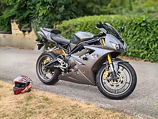 Used 2006 Triumph Daytona Standard Grey - Interior and Exterior details 3
