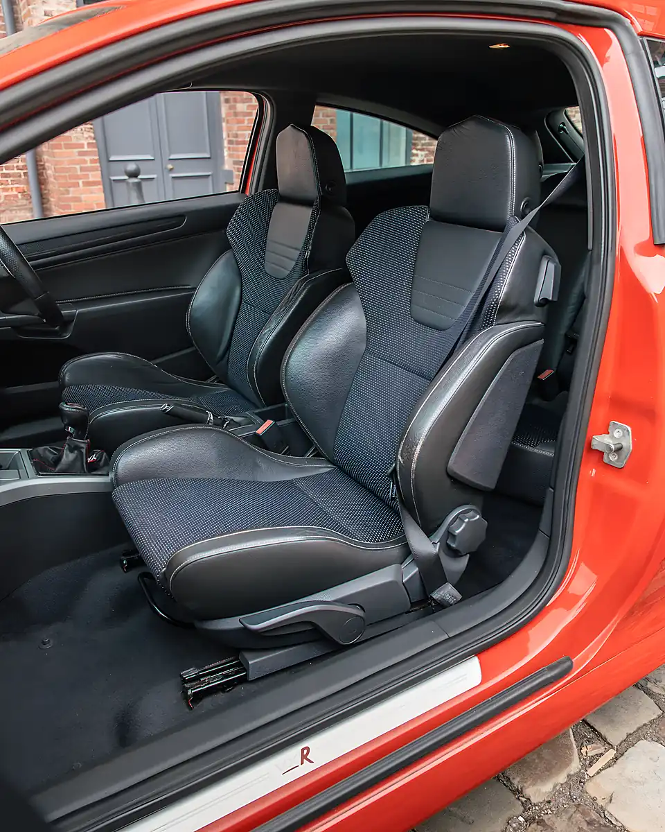 Used 2006 Vauxhall Astra Vxr Sport Hatch Magma Red - Interior and Exterior details 16