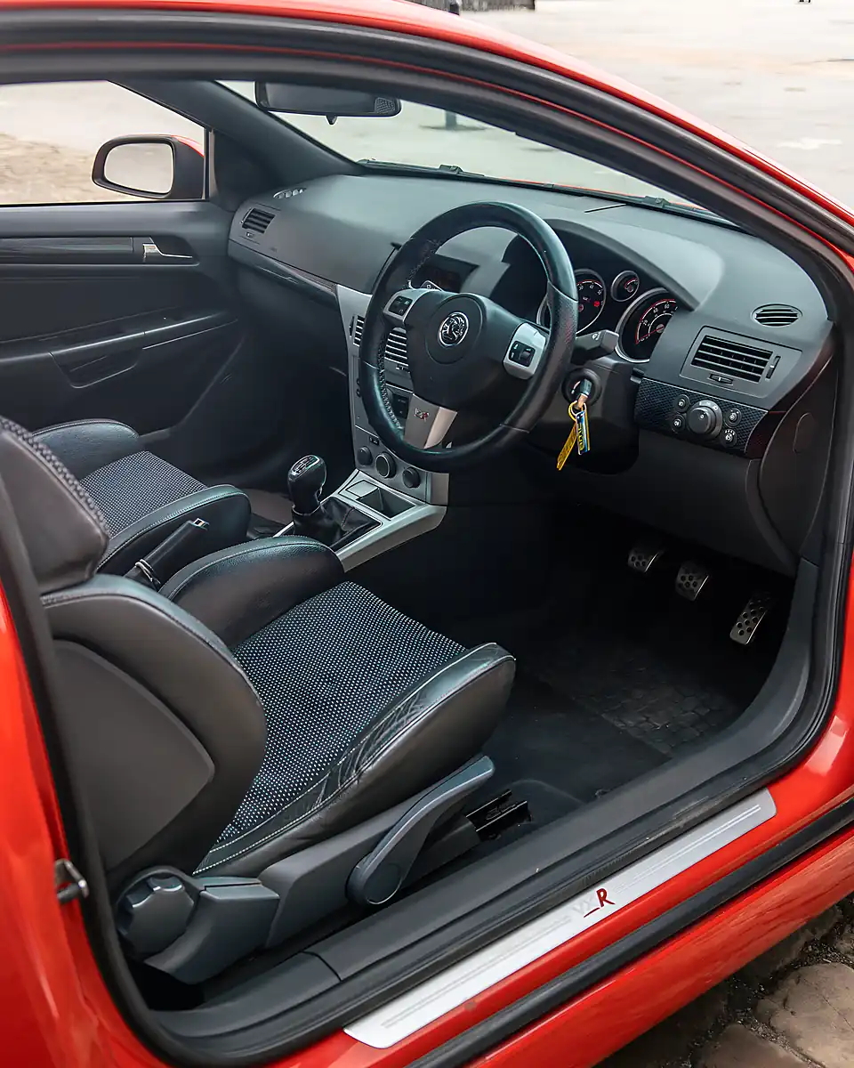 Used 2006 Vauxhall Astra Vxr Sport Hatch Magma Red - Interior and Exterior details 17