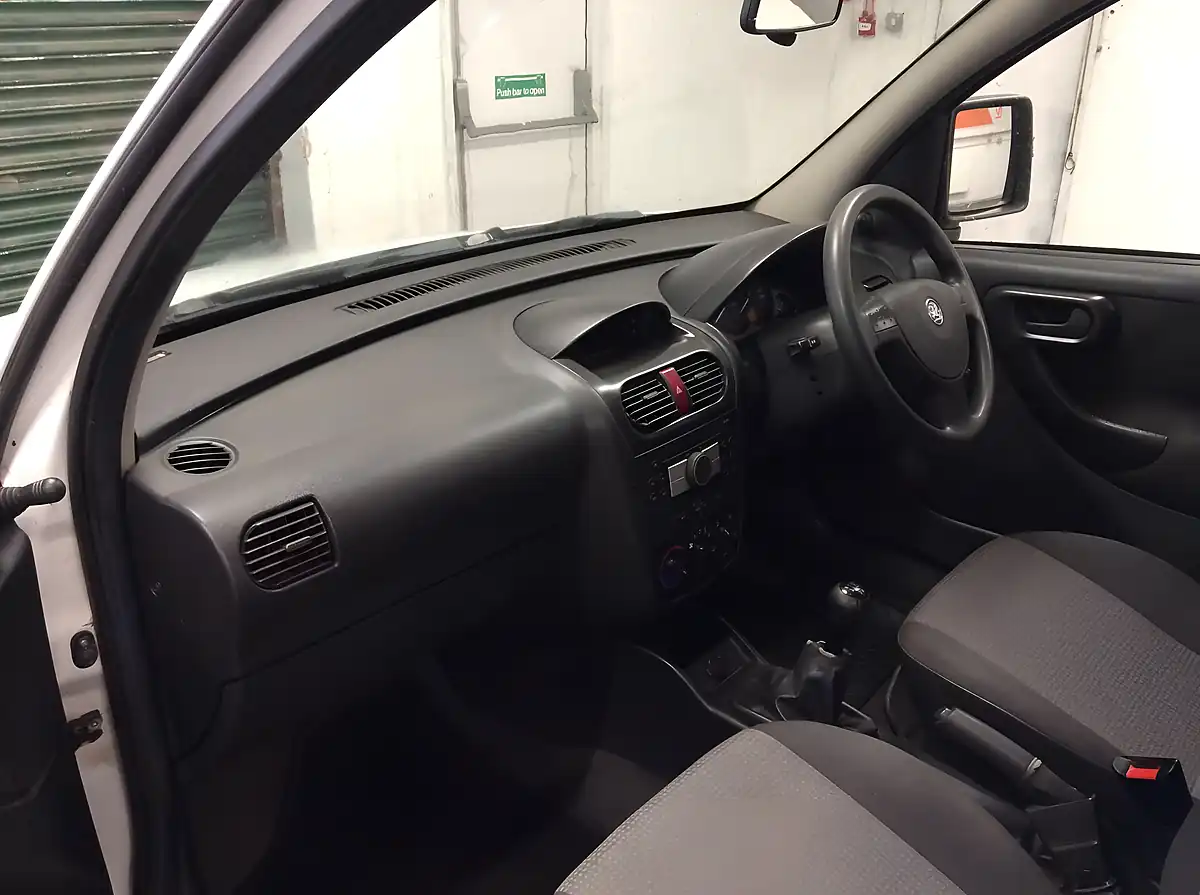 Used 2006 Vauxhall Combo Panel Van White - Interior and Exterior details 16