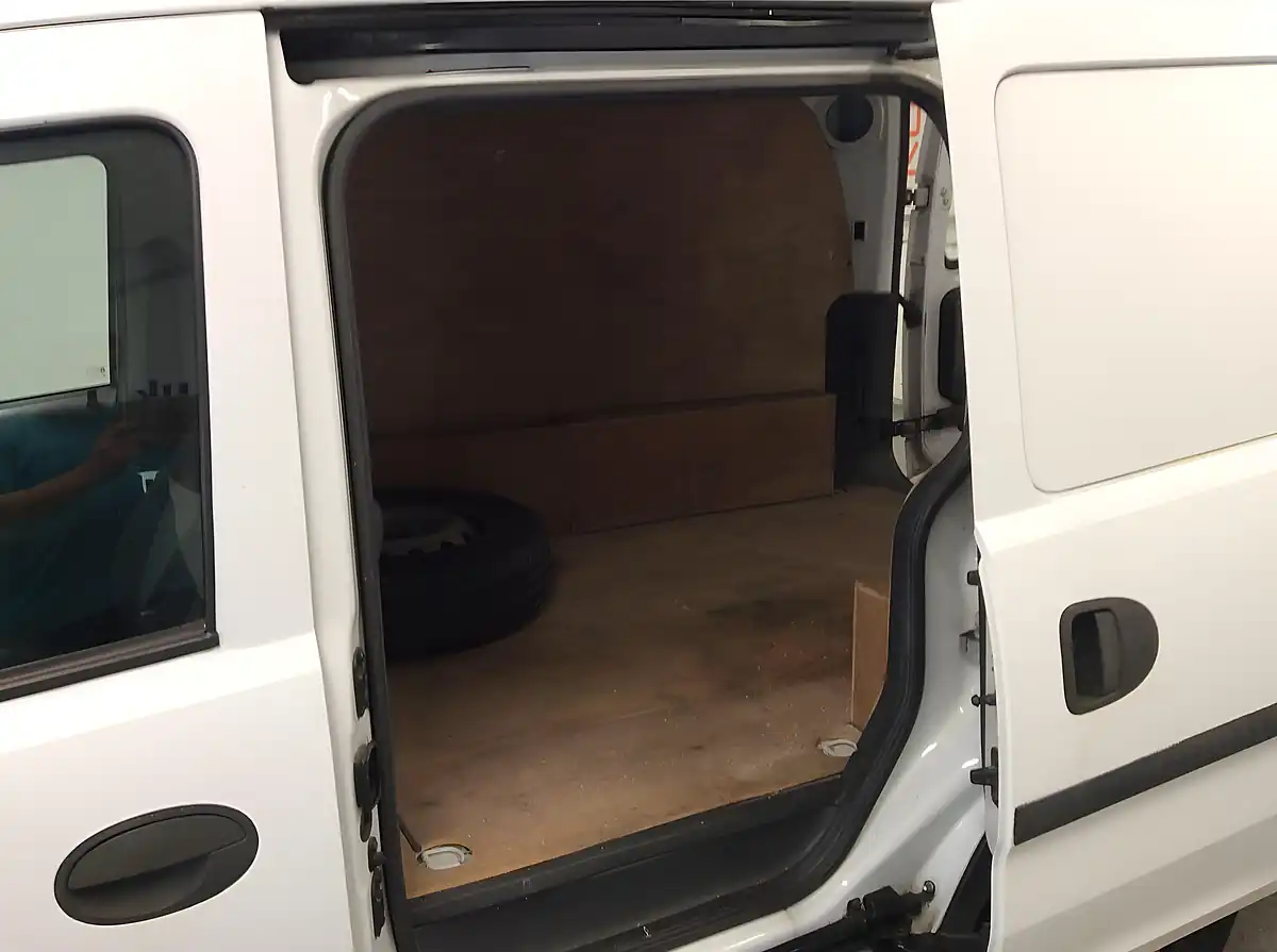 Used 2006 Vauxhall Combo Panel Van White - Interior and Exterior details 17
