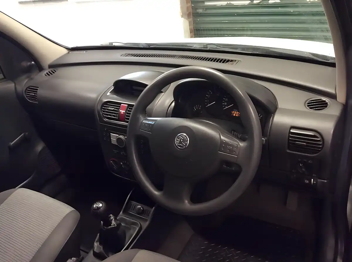 Used 2006 Vauxhall Combo Panel Van White - Interior and Exterior details 19