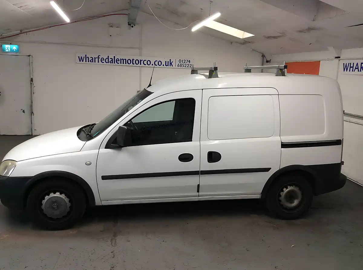 Used 2006 Vauxhall Combo Panel Van White - Interior and Exterior details 3