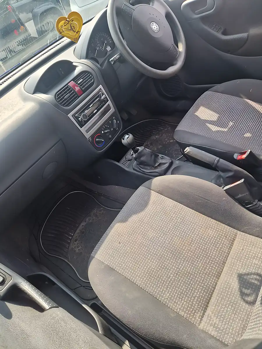 Used 2006 Vauxhall Corsa Life Blue - Interior and Exterior details 12