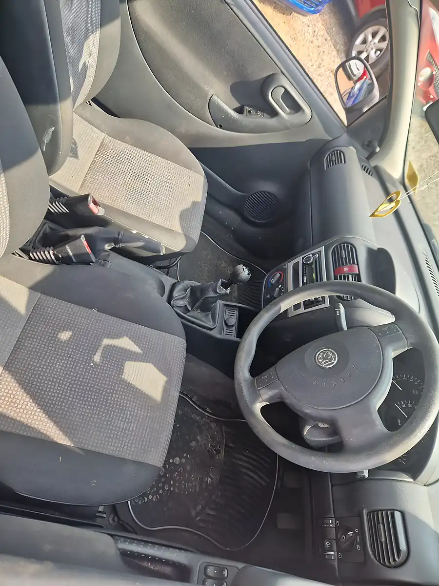 Used 2006 Vauxhall Corsa Life Blue - Interior and Exterior details 14