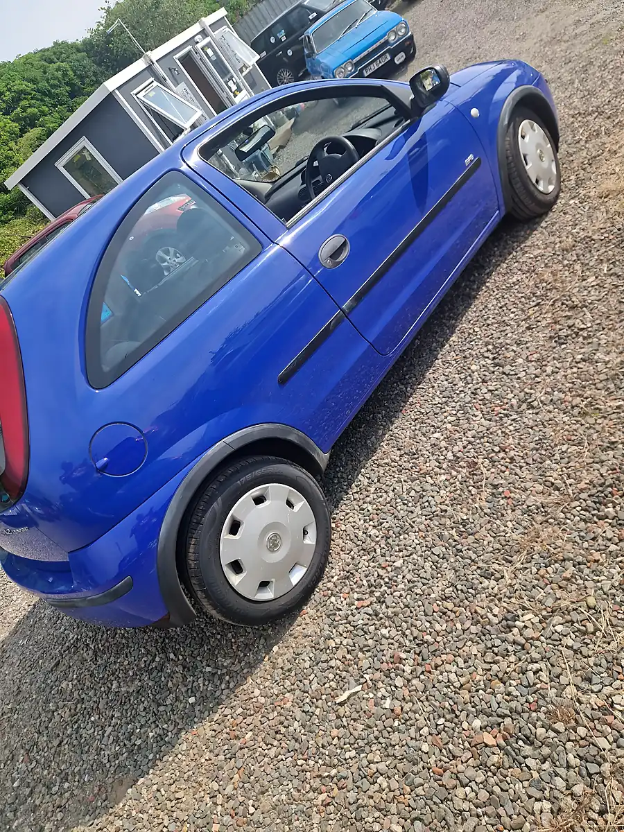 Used 2006 Vauxhall Corsa Life Blue - Interior and Exterior details 9