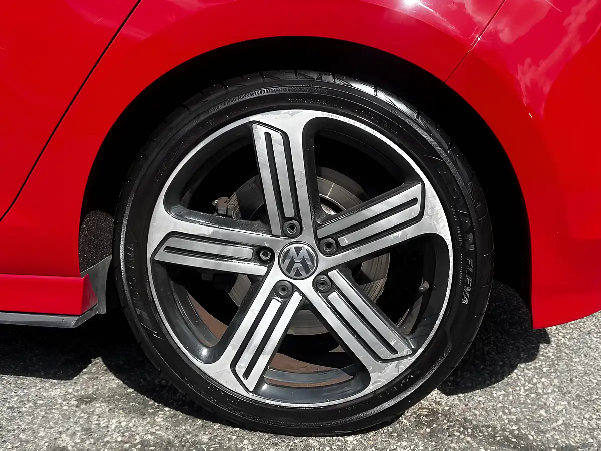 Used 2006 Volkswagen Golf R Red - Interior and Exterior details 12