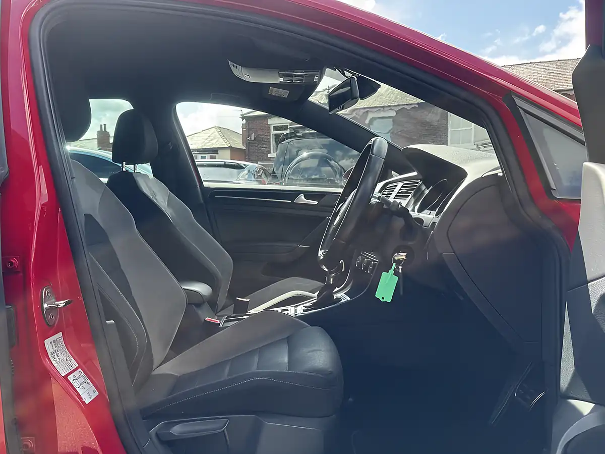 Used 2006 Volkswagen Golf R Red - Interior and Exterior details 15