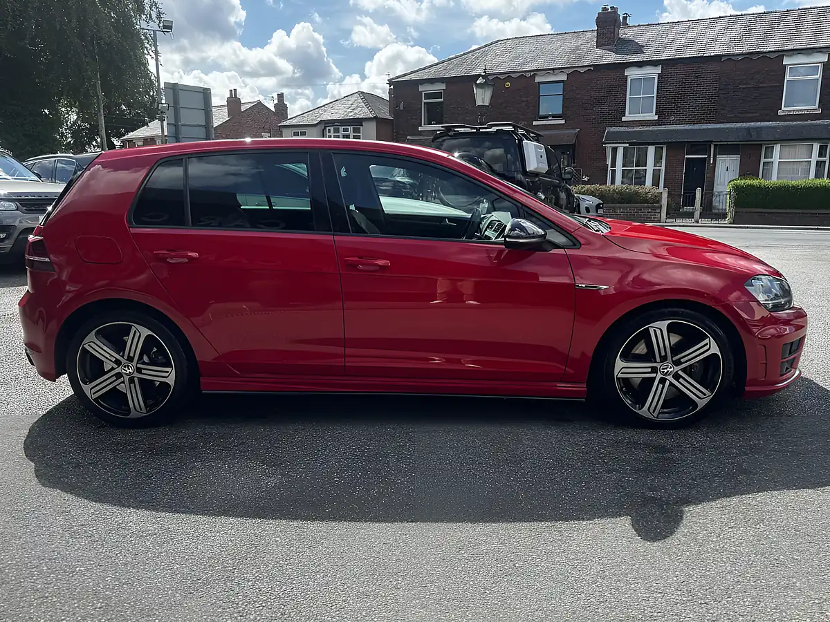 Used 2006 Volkswagen Golf R Red - Interior and Exterior details 9