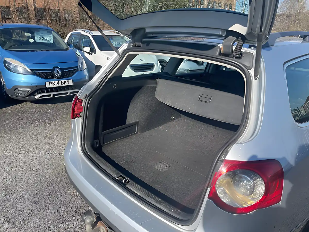 Used 2006 Volkswagen Passat Se Silver - Interior and Exterior details 9