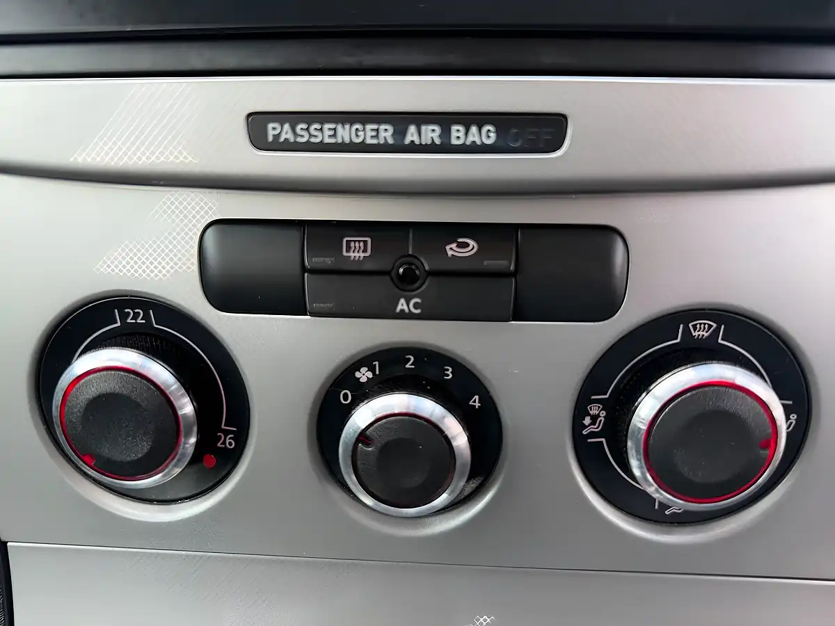 Used 2006 Volkswagen Passat Se Silver - Interior and Exterior details 16