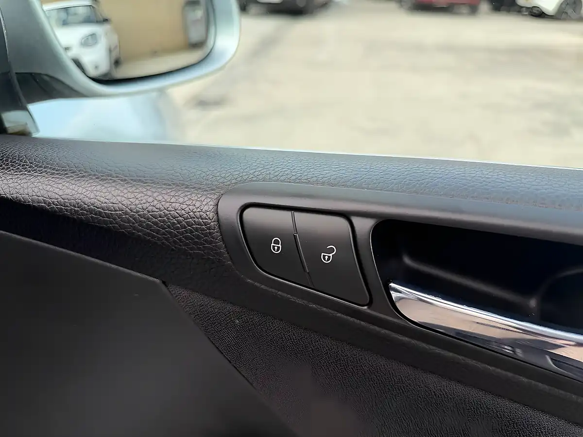 Used 2006 Volkswagen Passat Se Silver - Interior and Exterior details 18