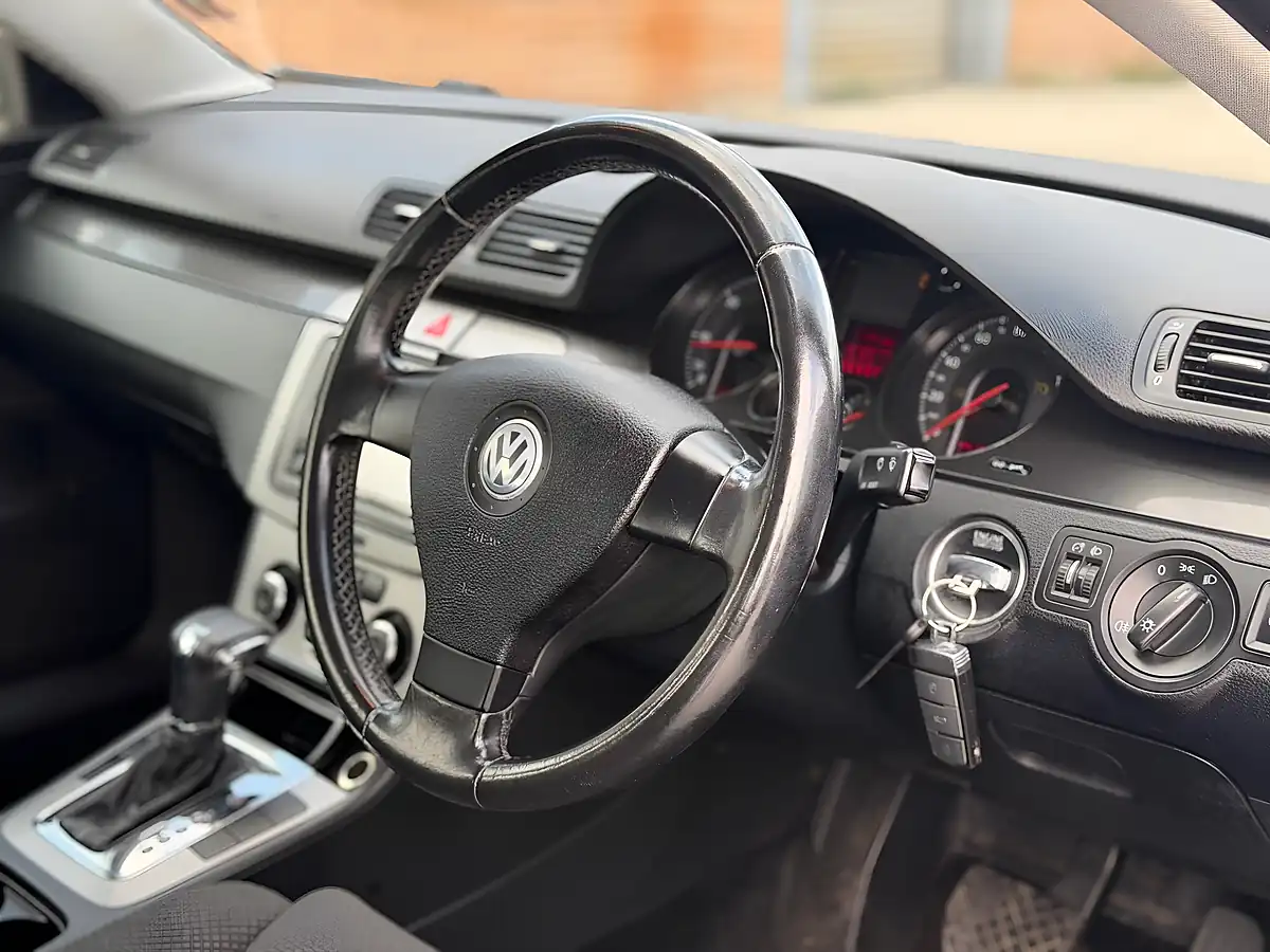 Used 2006 Volkswagen Passat Se Silver - Interior and Exterior details 3