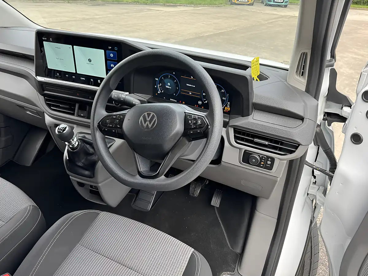 Used 2006 Volkswagen Transporter Commerce White - Interior and Exterior details 16