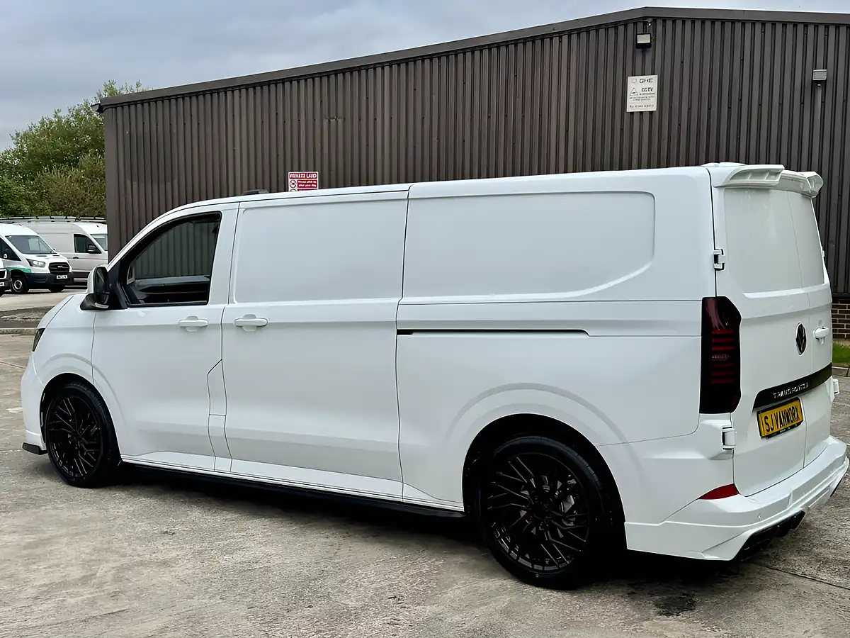 Used 2006 Volkswagen Transporter Commerce White - Interior and Exterior details 3