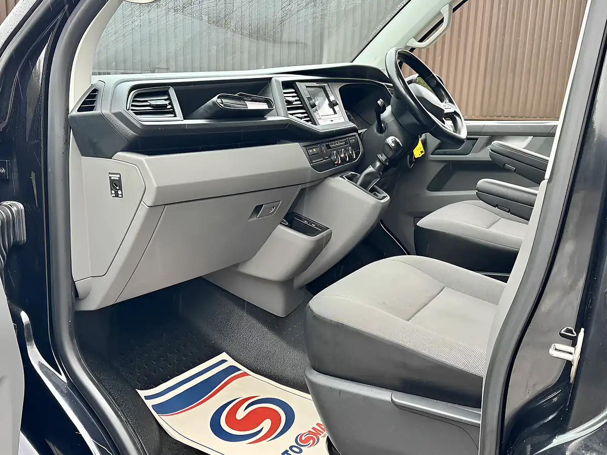 Used 2006 Volkswagen Transporter Kombi Highline Black - Interior and Exterior details 16