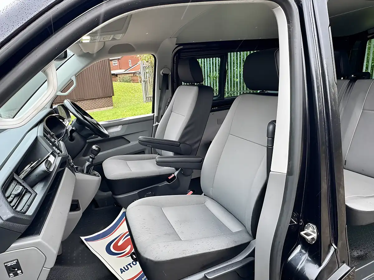 Used 2006 Volkswagen Transporter Kombi Highline Black - Interior and Exterior details 5