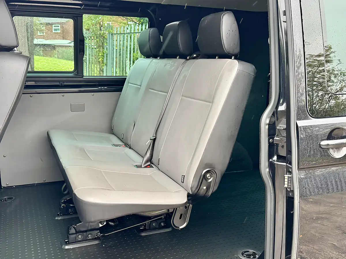 Used 2006 Volkswagen Transporter Kombi Highline Black - Interior and Exterior details 6