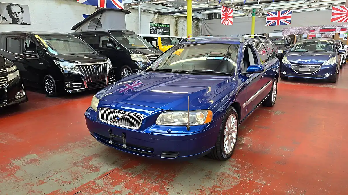 Used 2006 Volvo V70 Ocean Race Blue - Front View