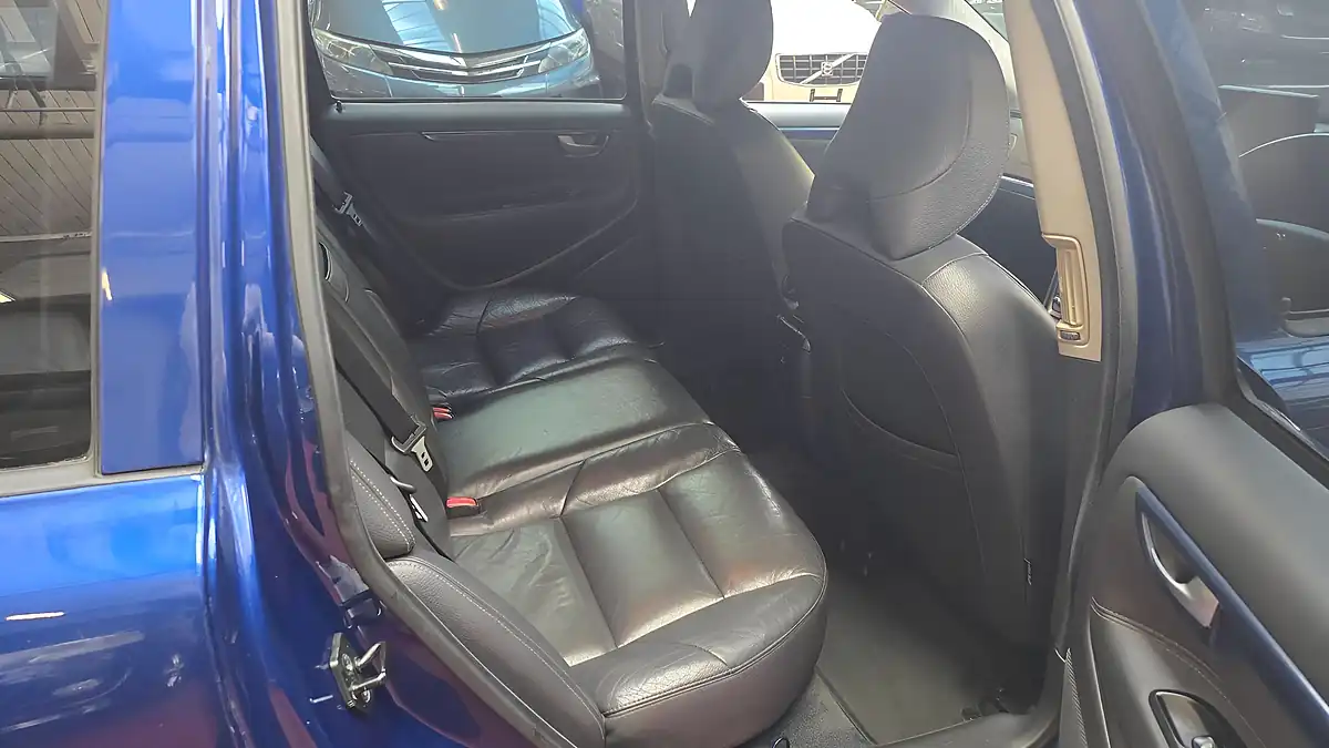 Used 2006 Volvo V70 Ocean Race Blue - Interior and Exterior details 10