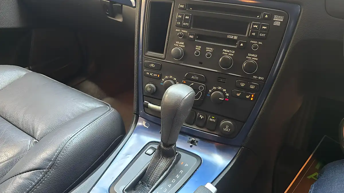 Used 2006 Volvo V70 Ocean Race Blue - Interior and Exterior details 12