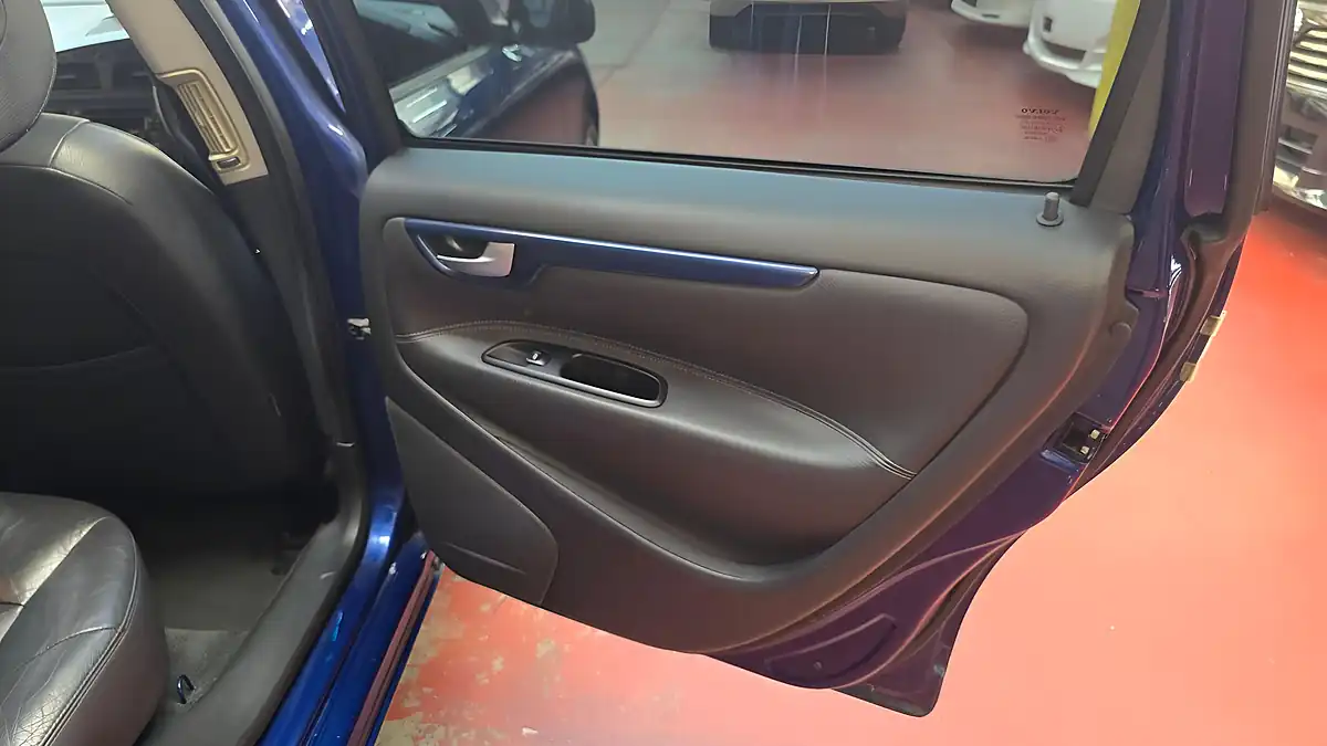 Used 2006 Volvo V70 Ocean Race Blue - Interior and Exterior details 13