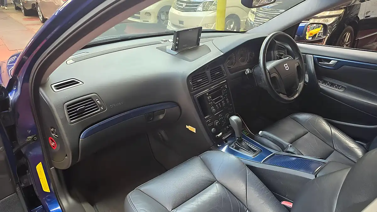 Used 2006 Volvo V70 Ocean Race Blue - Interior and Exterior details 4