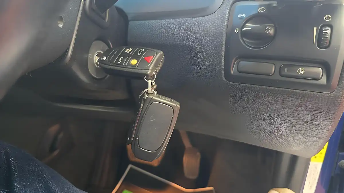 Used 2006 Volvo V70 Ocean Race Blue - Interior and Exterior details 8