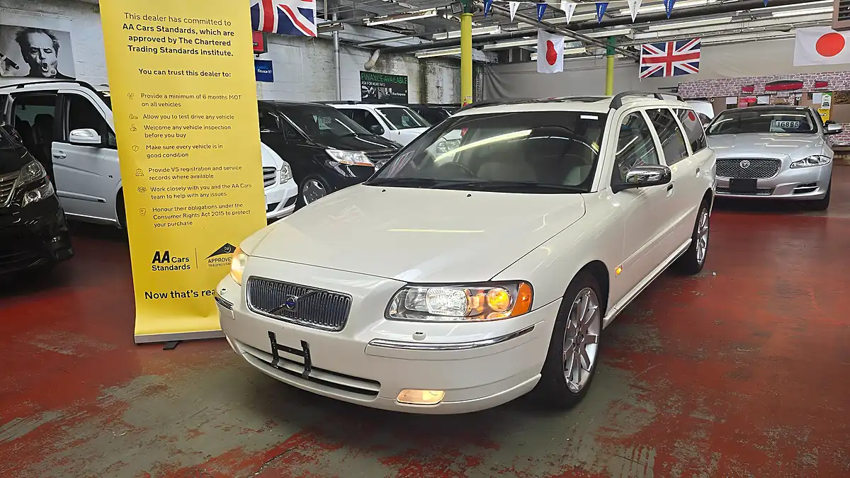 Used 2006 Volvo V70 Se Beige Leather Sunroof White - Interior and Exterior details 15