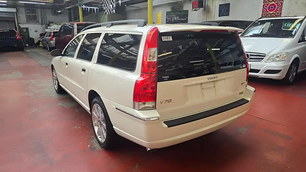Used 2006 Volvo V70 Se Beige Leather Sunroof White - Interior and Exterior details 17