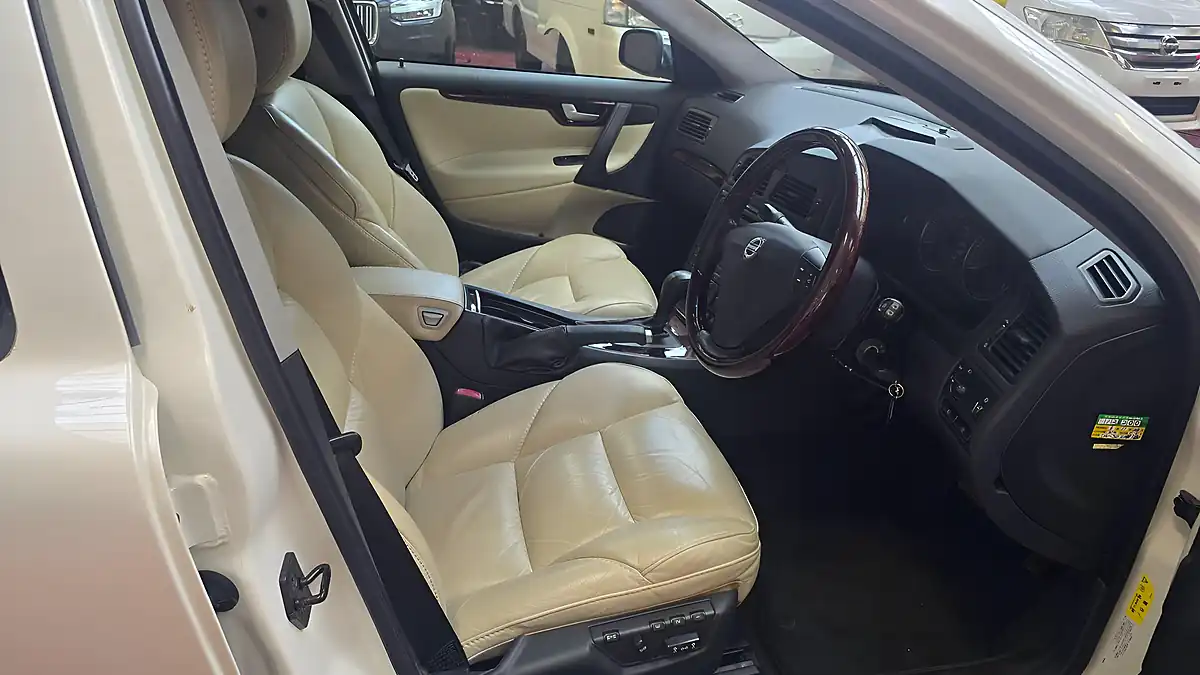 Used 2006 Volvo V70 Se Beige Leather Sunroof White - Interior and Exterior details 4