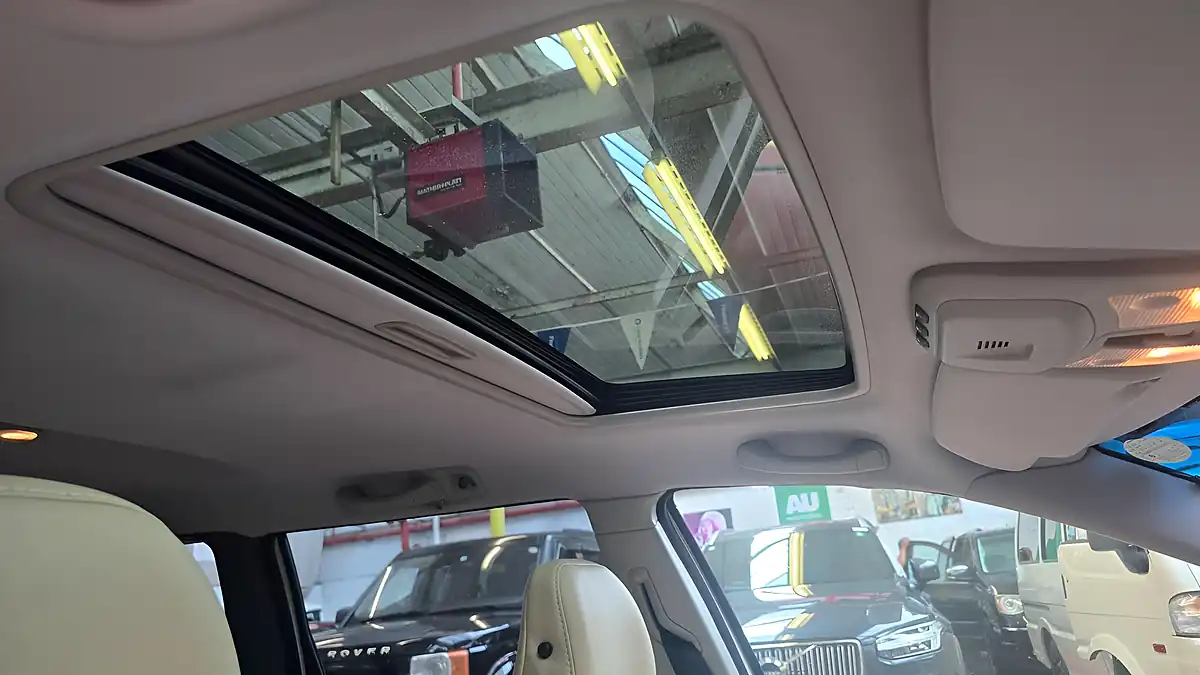 Used 2006 Volvo V70 Se Beige Leather Sunroof White - Interior and Exterior details 9