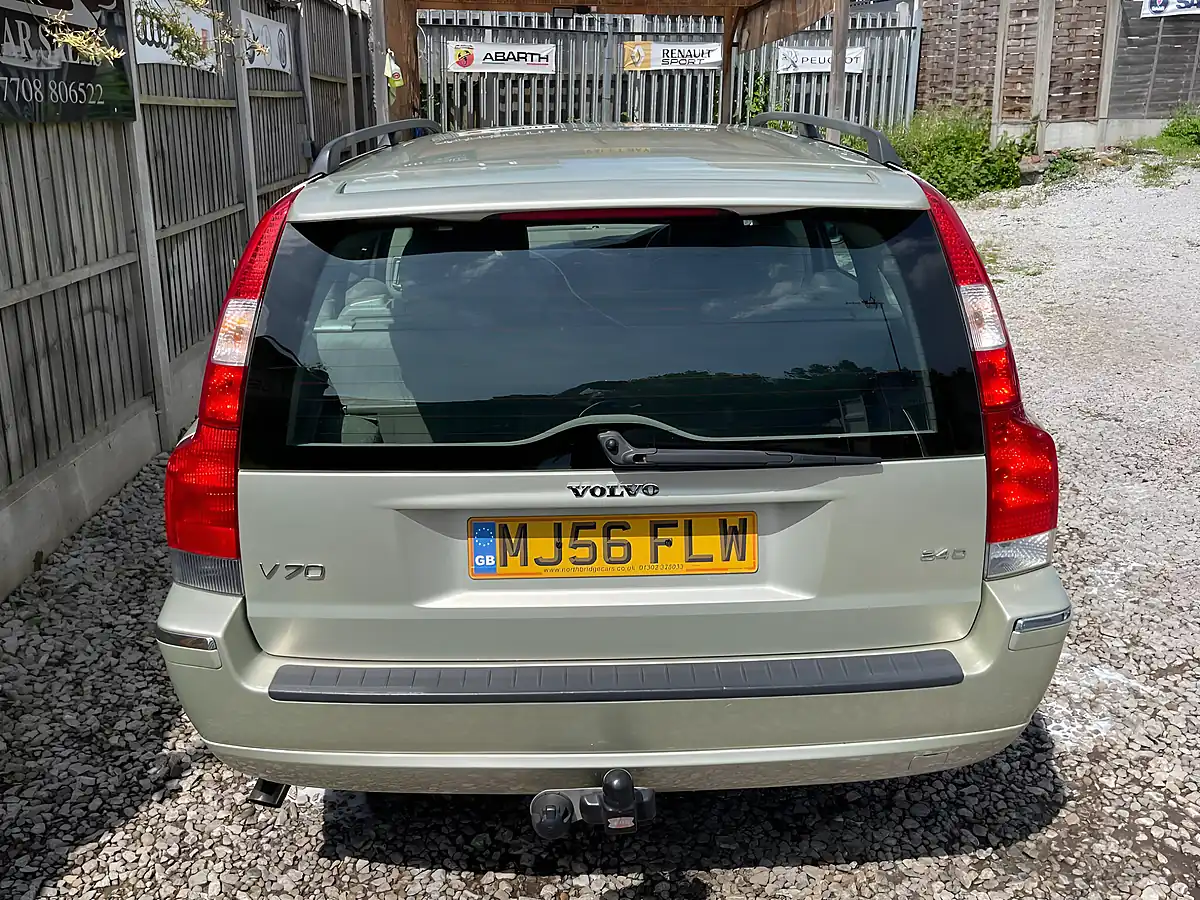 Used 2006 Volvo V70 Se Gold - Interior and Exterior details 10