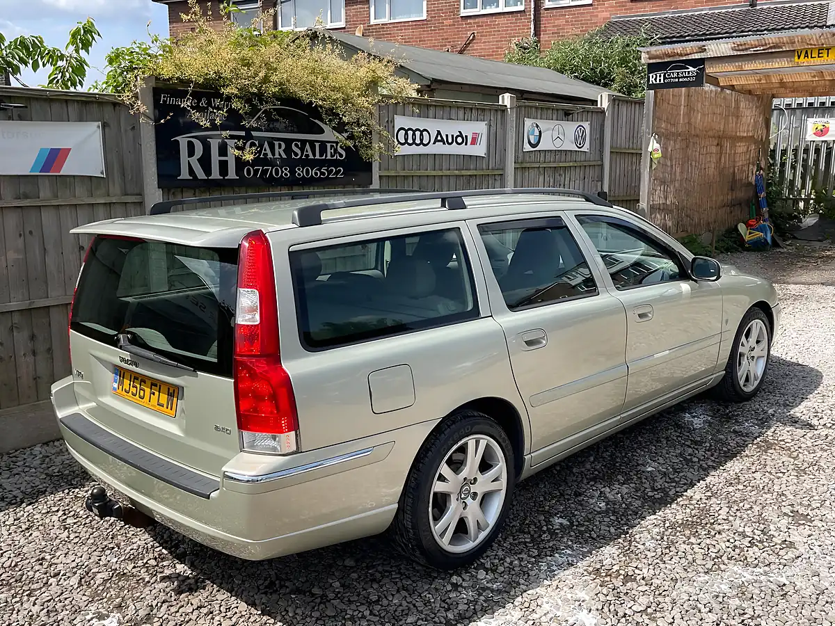 Used 2006 Volvo V70 Se Gold - Interior and Exterior details 11