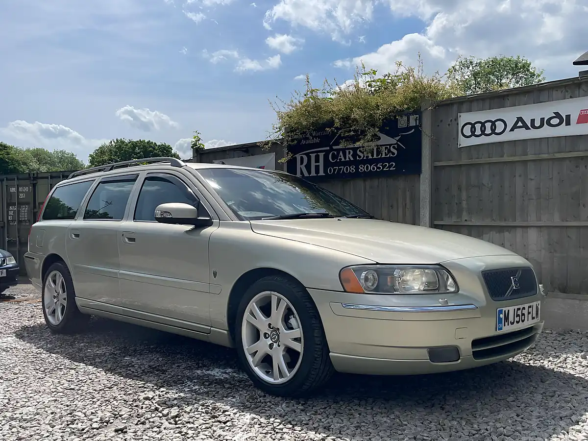 Used 2006 Volvo V70 Se Gold - Interior and Exterior details 14