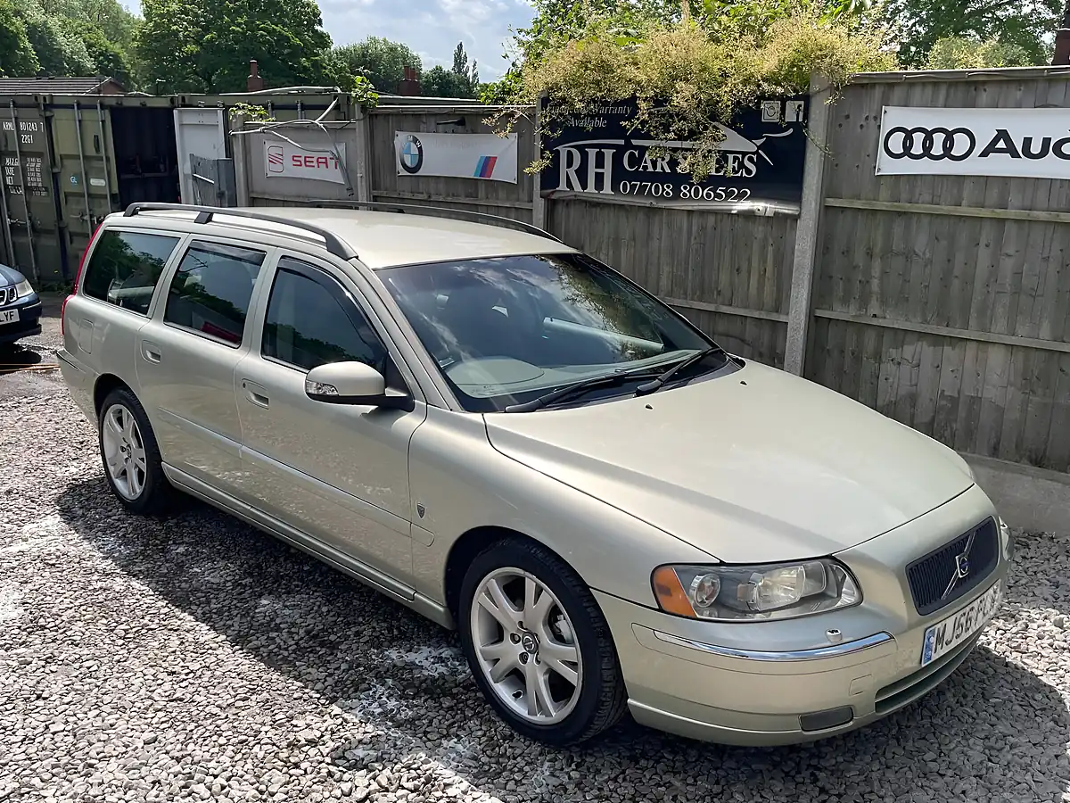 Used 2006 Volvo V70 Se Gold - Interior and Exterior details 2